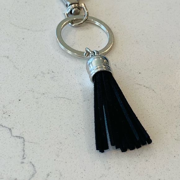 Black Tassel Keychain - Picture 2 of 3